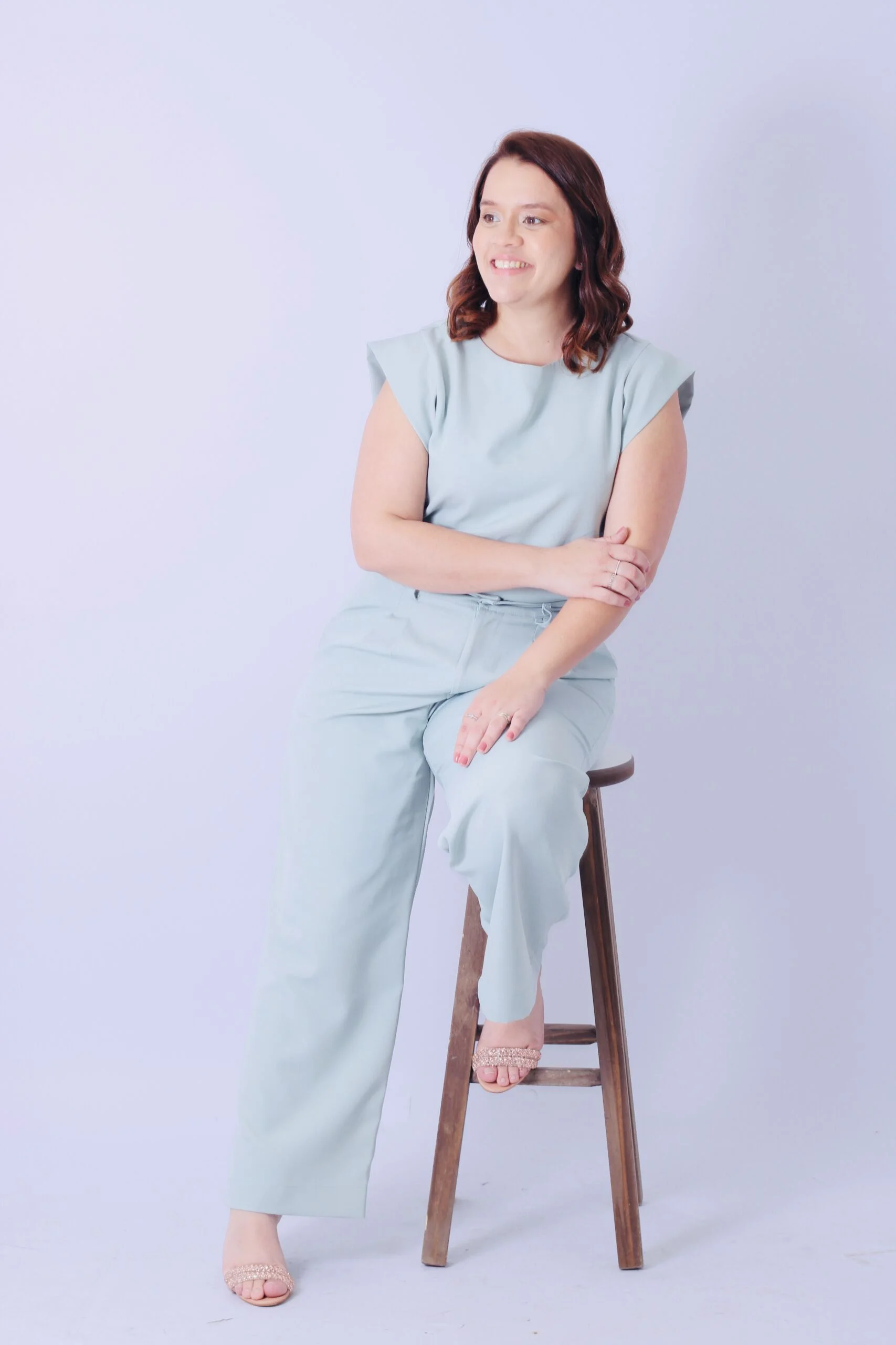 Rafaelle Nishida - Helpé Podologia - Podologa - Sentada